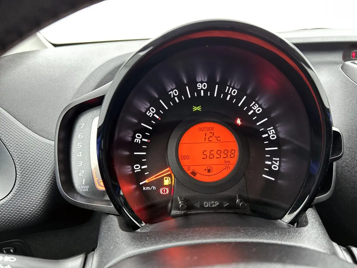 Feel 1.0 e-VTi 72pk | Airco | Elektrische ramen | Centrale portiervergrendeling | Bluetooth | Radio/MP3 speler met stuurbediening | Donker getint glas | Zuinig en voordelig autorijden! |