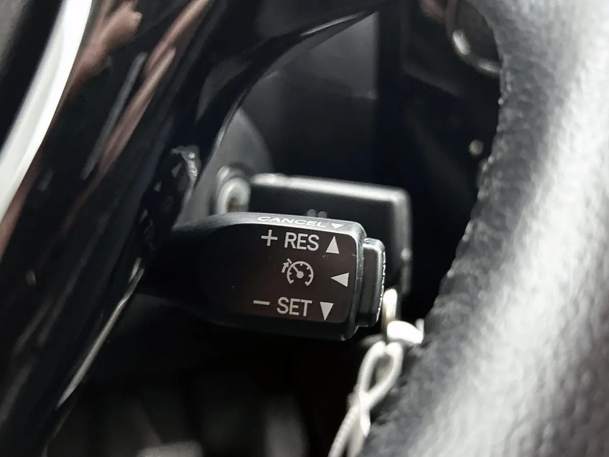 Feel 1.0 e-VTi 72pk | Airco | Elektrische ramen | Centrale portiervergrendeling | Bluetooth | Radio/MP3 speler met stuurbediening | Donker getint glas | Zuinig en voordelig autorijden! |