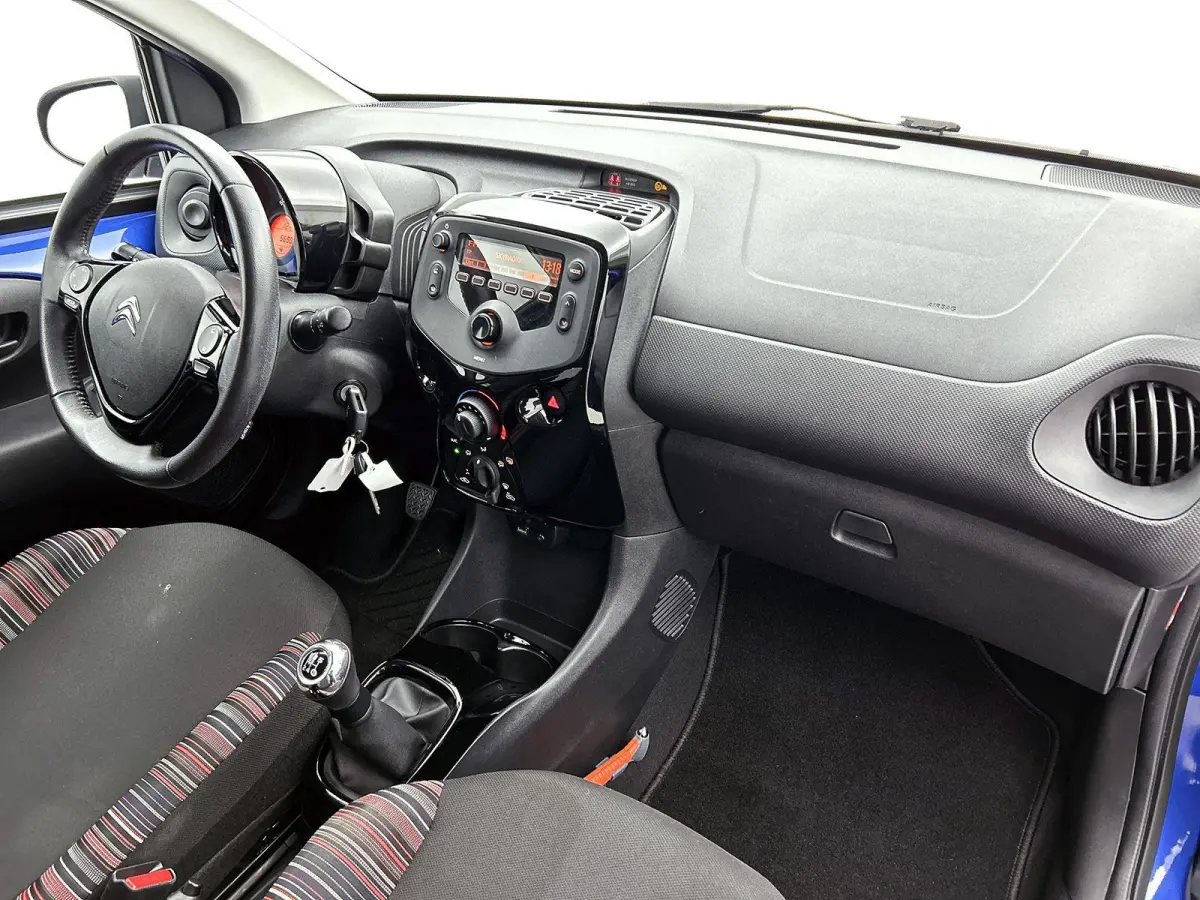 Feel 1.0 e-VTi 72pk | Airco | Elektrische ramen | Centrale portiervergrendeling | Bluetooth | Radio/MP3 speler met stuurbediening | Donker getint glas | Zuinig en voordelig autorijden! |