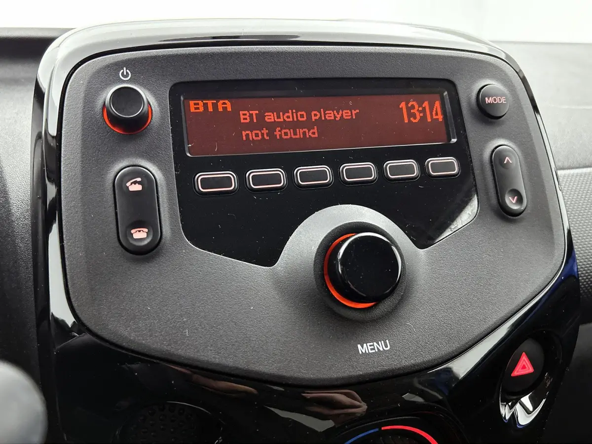 Feel 1.0 e-VTi 72pk | Airco | Elektrische ramen | Centrale portiervergrendeling | Bluetooth | Radio/MP3 speler met stuurbediening | Donker getint glas | Zuinig en voordelig autorijden! |