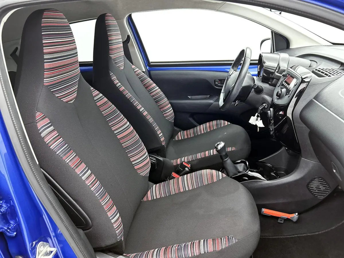 Feel 1.0 e-VTi 72pk | Airco | Elektrische ramen | Centrale portiervergrendeling | Bluetooth | Radio/MP3 speler met stuurbediening | Donker getint glas | Zuinig en voordelig autorijden! |
