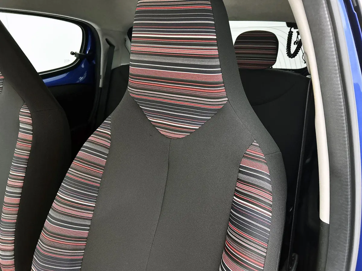 Feel 1.0 e-VTi 72pk | Airco | Elektrische ramen | Centrale portiervergrendeling | Bluetooth | Radio/MP3 speler met stuurbediening | Donker getint glas | Zuinig en voordelig autorijden! |