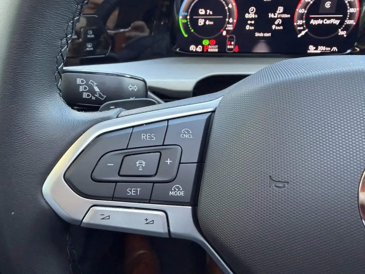 1.5 eHybrid Life Edition 204 PK | SOH 100% | Automaat | Adaptive Cruise Control | Lane Assist | Travel Assist | Apple Carplay | 360 Camera | Panoramadak | Trekhaak | Stoelverwarming | Stuurv