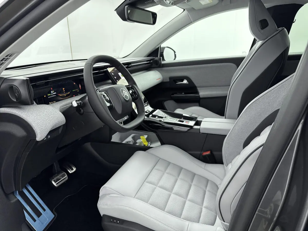 1.6 Plug-In Hybrid 195pk Max | Inruilpremie! | Nieuw model | Luxe lederen stoelen | 20" lichtmetalen velgen | 8 jaar care garantie |