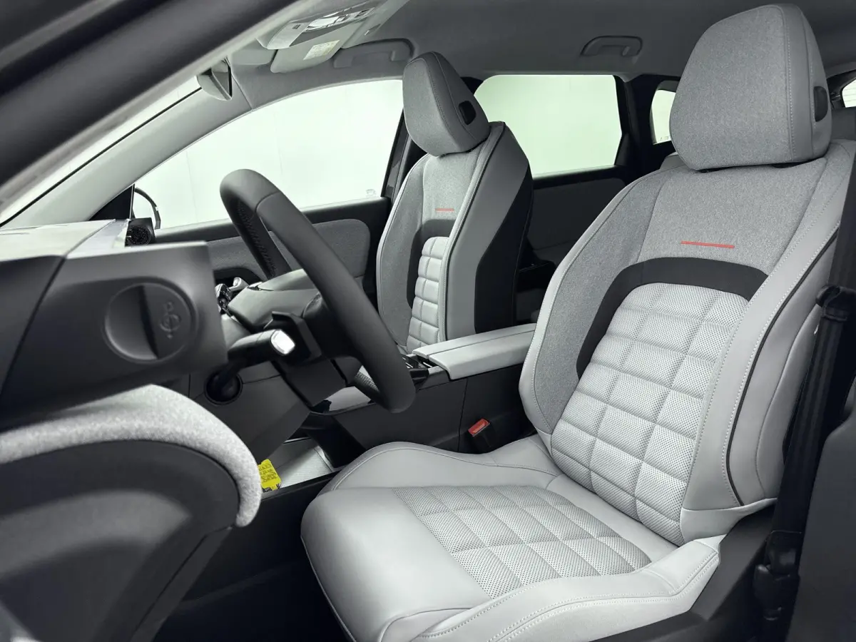 1.6 Plug-In Hybrid 195pk Max | Inruilpremie! | Nieuw model | Luxe lederen stoelen | 20" lichtmetalen velgen | 8 jaar care garantie |