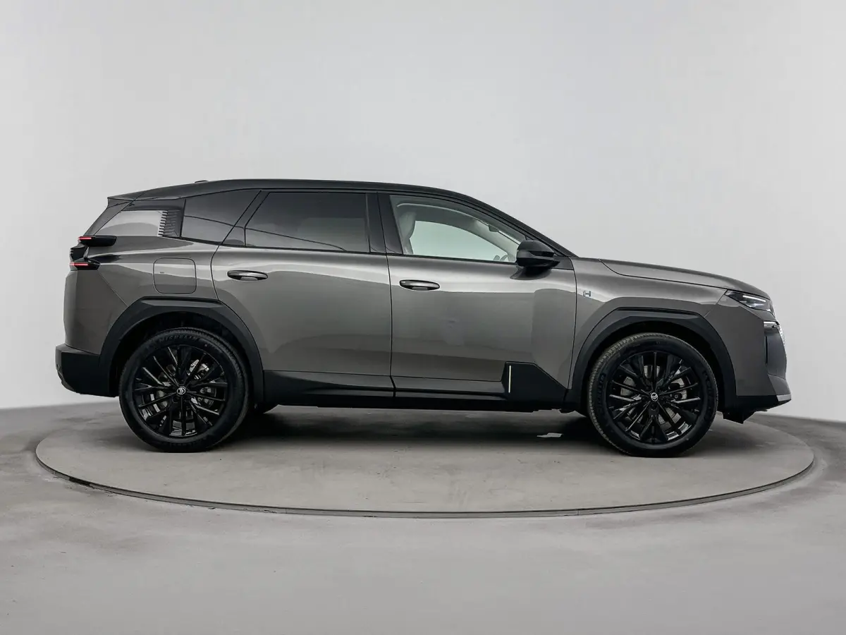 1.6 Plug-In Hybrid 195pk Max | Inruilpremie! | Nieuw model | Luxe lederen stoelen | 20" lichtmetalen velgen | 8 jaar care garantie |