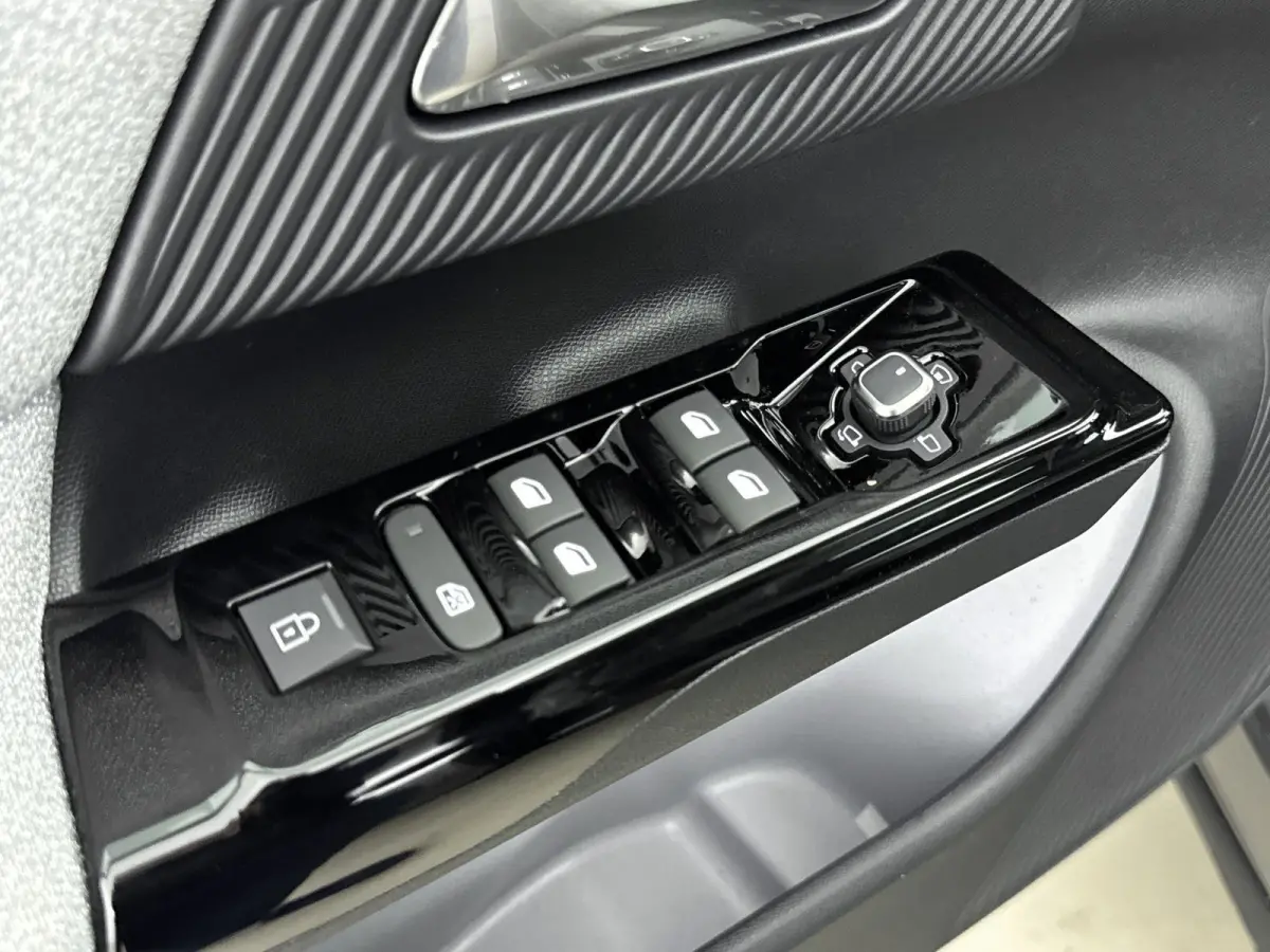 1.6 Plug-In Hybrid 195pk Max | Inruilpremie! | Nieuw model | Luxe lederen stoelen | 20" lichtmetalen velgen | 8 jaar care garantie |