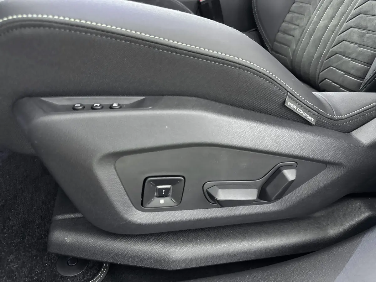 1.2 Hybrid 145 GT | €3.000,- inruilpremie | Panoramisch schuifkanteldak | Alcantara stoelen | Snel leverbaar |