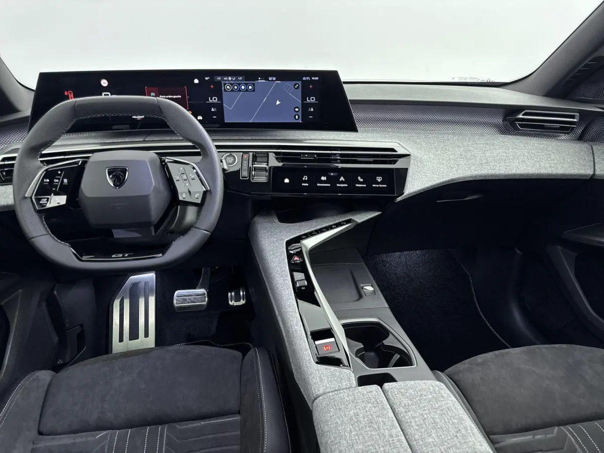 1.2 Hybrid 145 GT | €3.000,- inruilpremie | Panoramisch schuifkanteldak | Alcantara stoelen | Snel leverbaar |