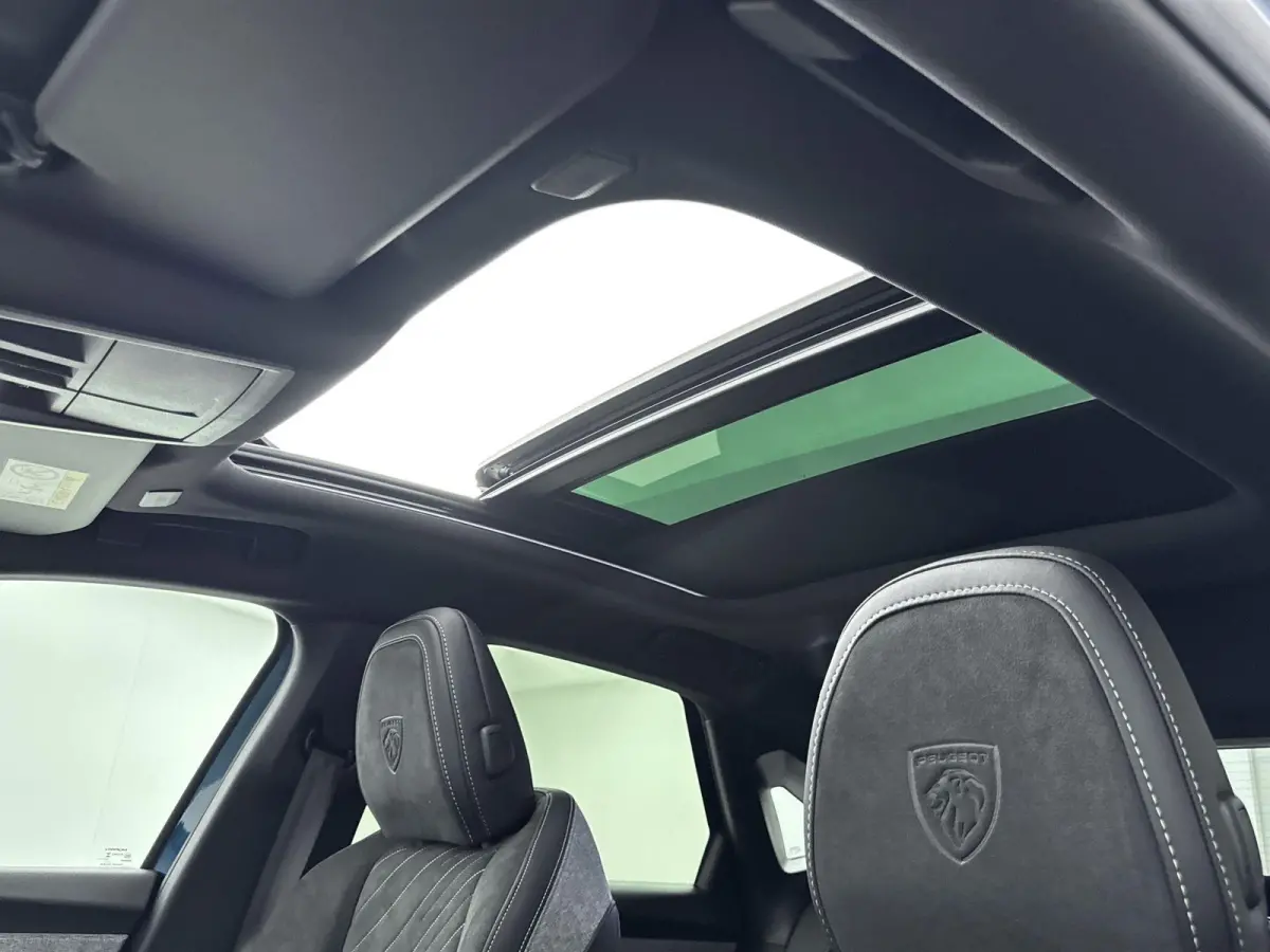 1.2 Hybrid 145 GT | €3.000,- inruilpremie | Panoramisch schuifkanteldak | Alcantara stoelen | Snel leverbaar |