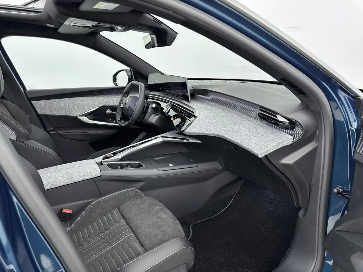 1.2 Hybrid 145 GT | €3.000,- inruilpremie | Panoramisch schuifkanteldak | Alcantara stoelen | Snel leverbaar |