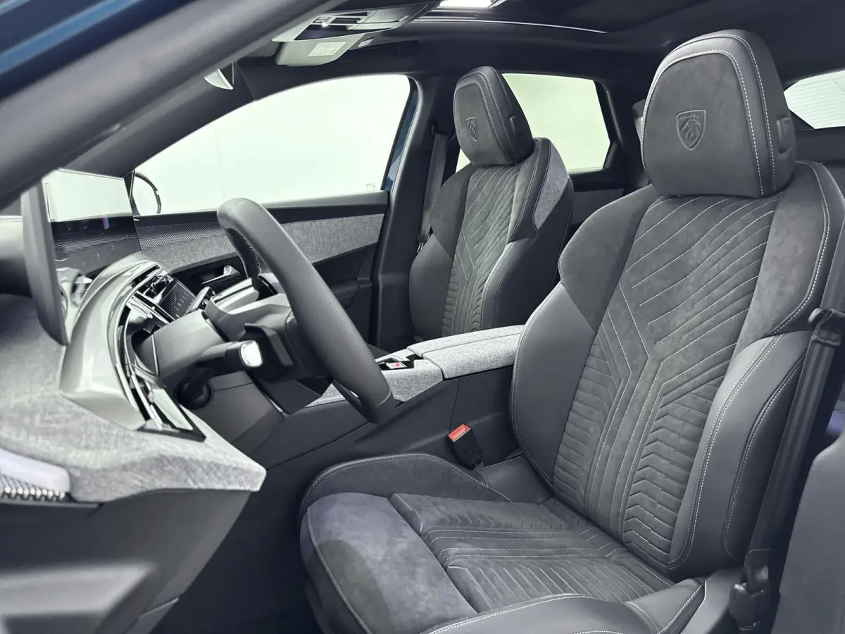 1.2 Hybrid 145 GT | €3.000,- inruilpremie | Panoramisch schuifkanteldak | Alcantara stoelen | Snel leverbaar |