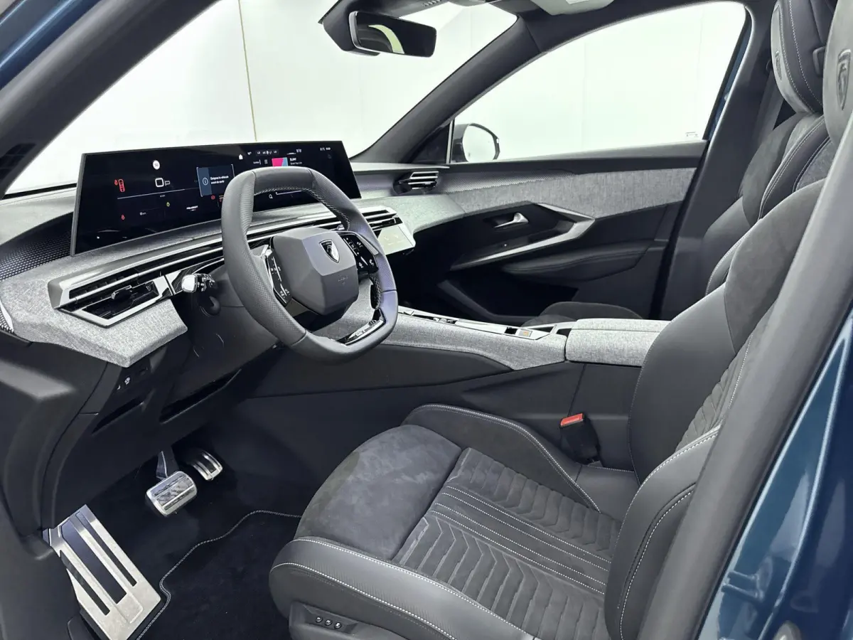 1.2 Hybrid 145 GT | €3.000,- inruilpremie | Panoramisch schuifkanteldak | Alcantara stoelen | Snel leverbaar |