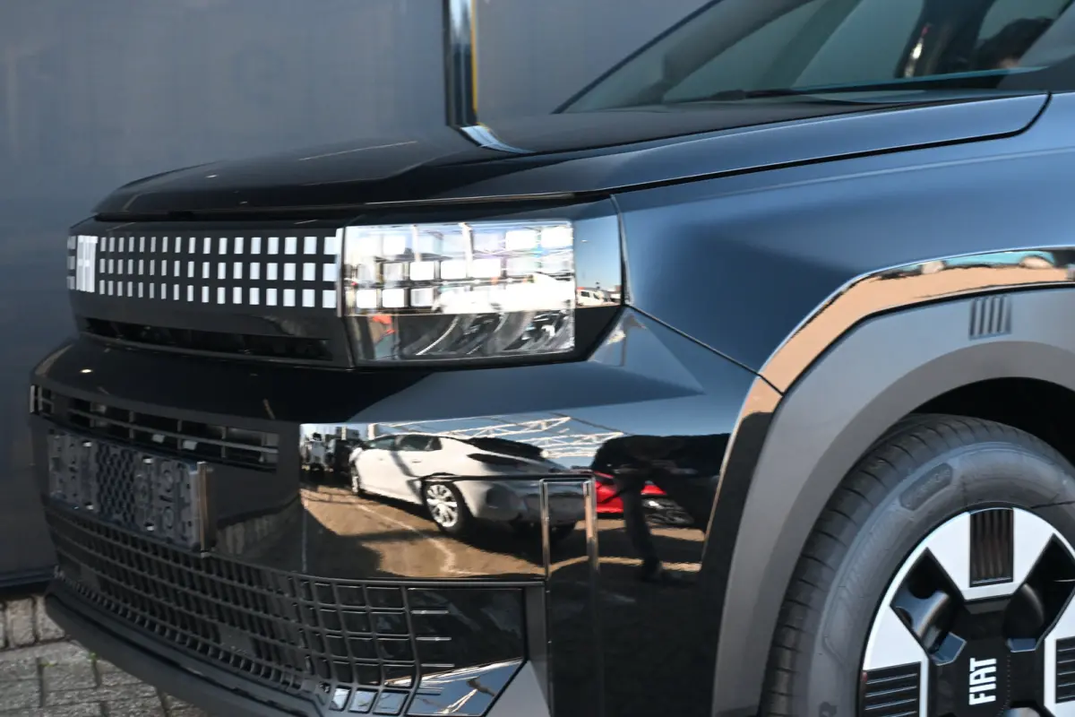 1.2 Hybrid ICON | Voorraad-Actie!! | Draadloos Apple Carplay & Android Auto | Airco | Cruise Control | !!