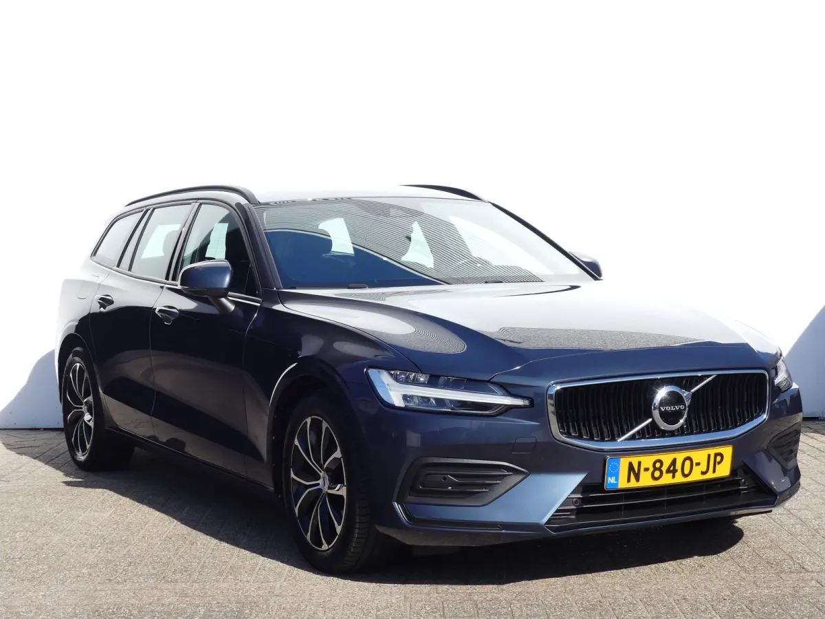 2.0 B3 Momentum Advantage | STOEL+STUURVERWARMING | CAMERA | PARKEERSENSOREN V+A |