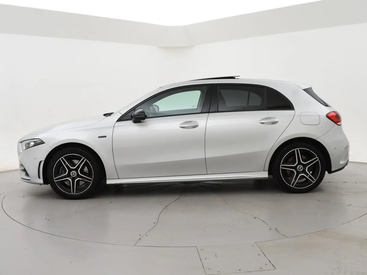250e AMG SPORT + PANORAMA | MEMORY | TREKHAAK | SFEERVERLICHTING | CAMERA | STOELVERWARMING