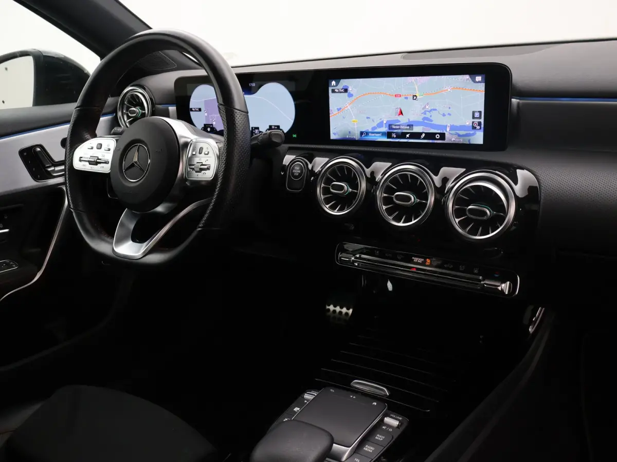 250e AMG SPORT + PANORAMA | MEMORY | TREKHAAK | SFEERVERLICHTING | CAMERA | STOELVERWARMING