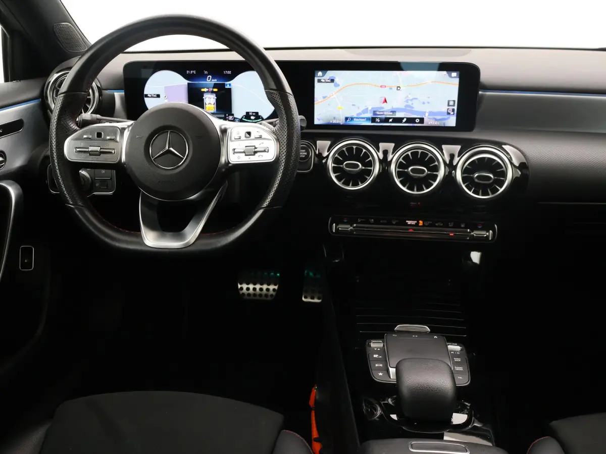 250e AMG SPORT + PANORAMA | MEMORY | TREKHAAK | SFEERVERLICHTING | CAMERA | STOELVERWARMING