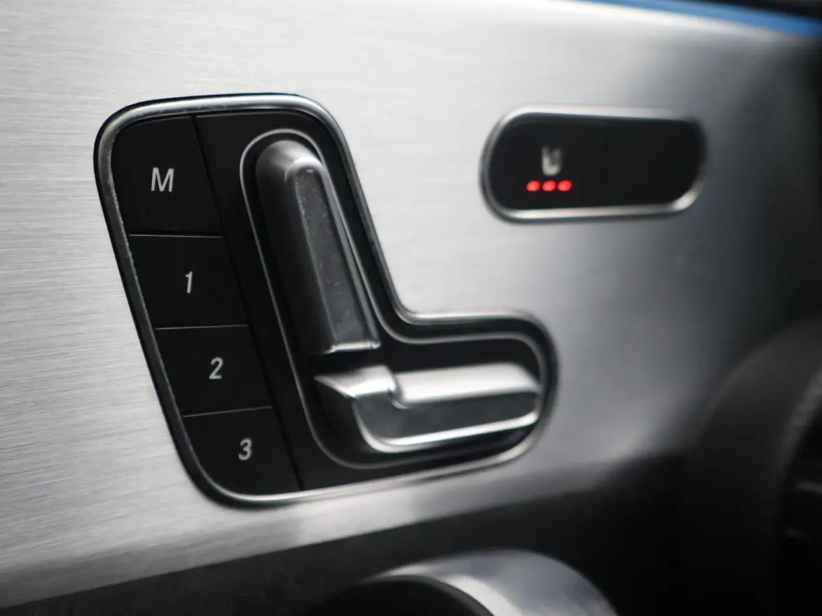 250e AMG SPORT + PANORAMA | MEMORY | TREKHAAK | SFEERVERLICHTING | CAMERA | STOELVERWARMING