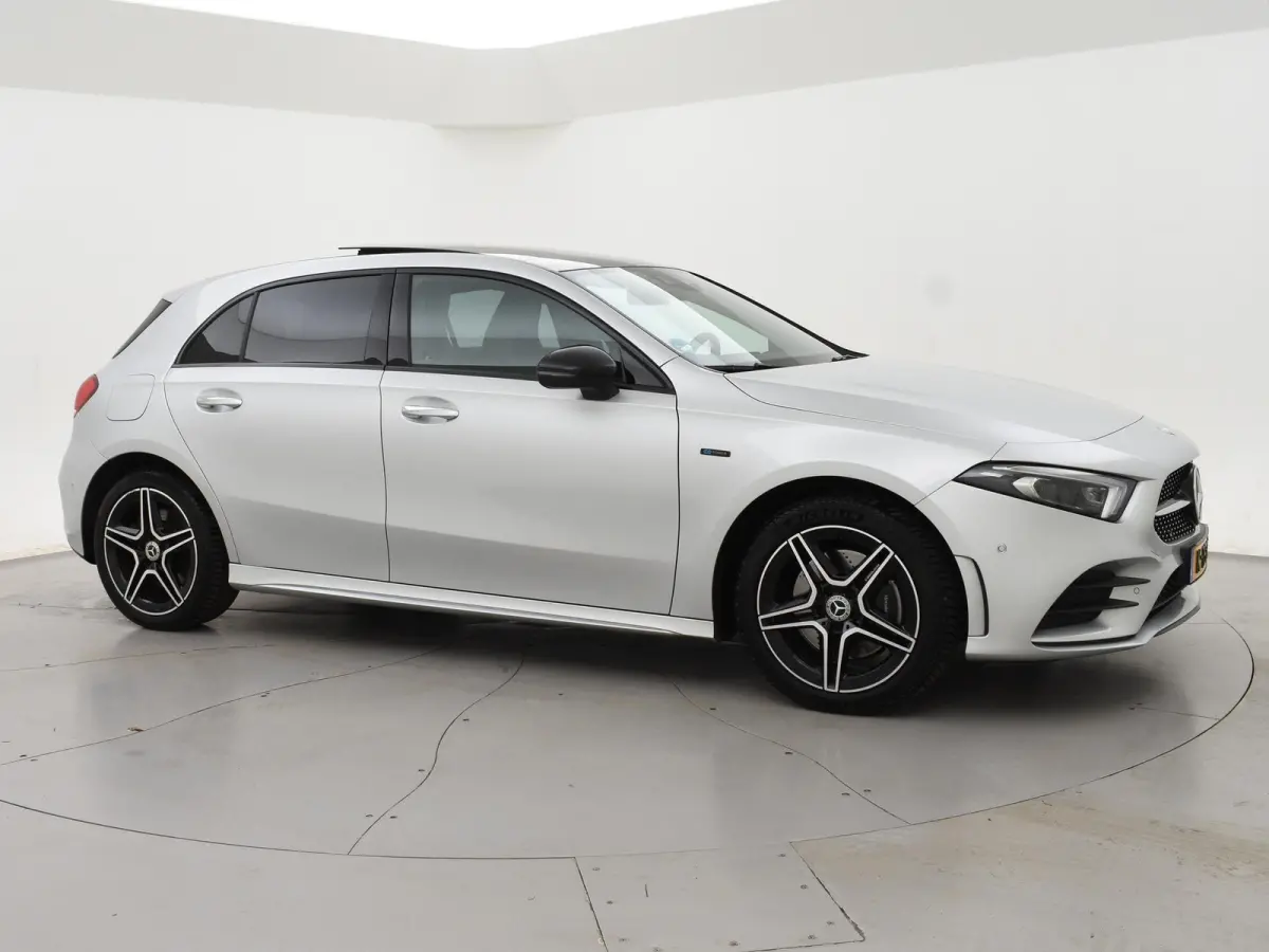 250e AMG SPORT + PANORAMA | MEMORY | TREKHAAK | SFEERVERLICHTING | CAMERA | STOELVERWARMING