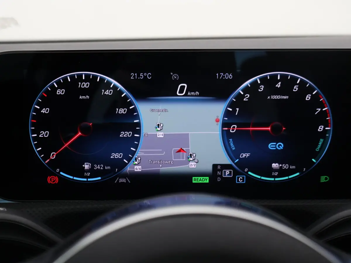 250e AMG SPORT + PANORAMA | MEMORY | TREKHAAK | SFEERVERLICHTING | CAMERA | STOELVERWARMING