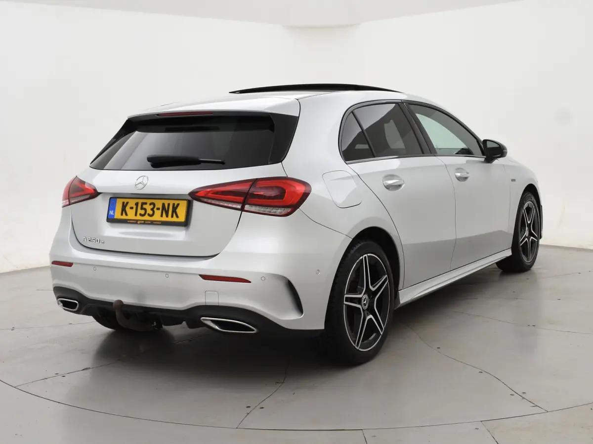 250e AMG SPORT + PANORAMA | MEMORY | TREKHAAK | SFEERVERLICHTING | CAMERA | STOELVERWARMING