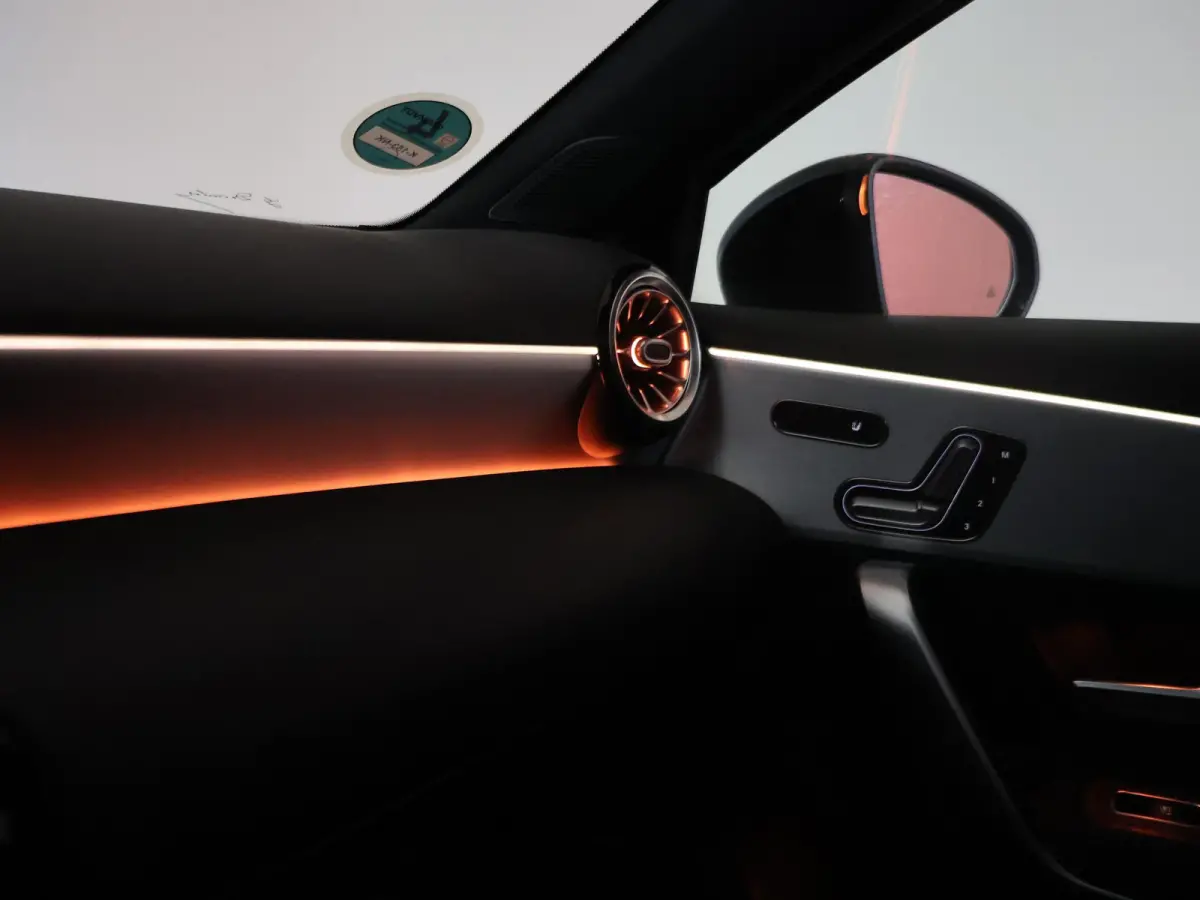 250e AMG SPORT + PANORAMA | MEMORY | TREKHAAK | SFEERVERLICHTING | CAMERA | STOELVERWARMING