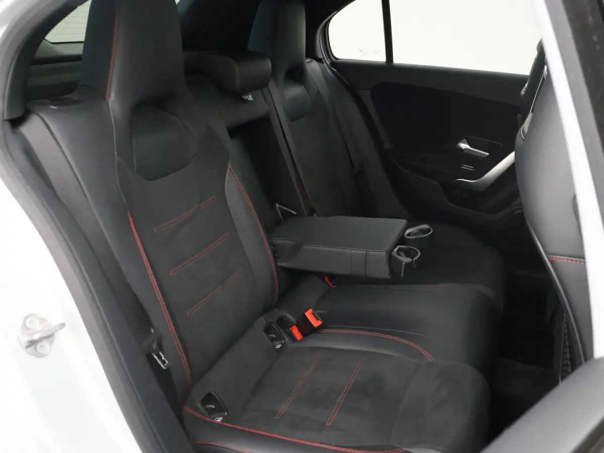 250e AMG SPORT + PANORAMA | MEMORY | TREKHAAK | SFEERVERLICHTING | CAMERA | STOELVERWARMING