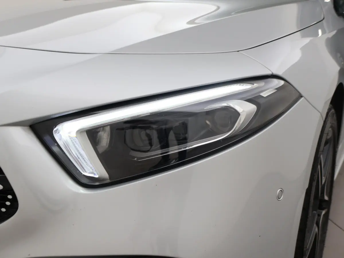 250e AMG SPORT + PANORAMA | MEMORY | TREKHAAK | SFEERVERLICHTING | CAMERA | STOELVERWARMING