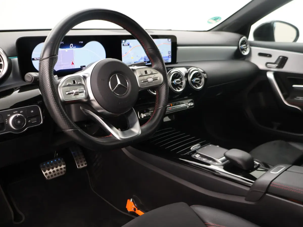 250e AMG SPORT + PANORAMA | MEMORY | TREKHAAK | SFEERVERLICHTING | CAMERA | STOELVERWARMING