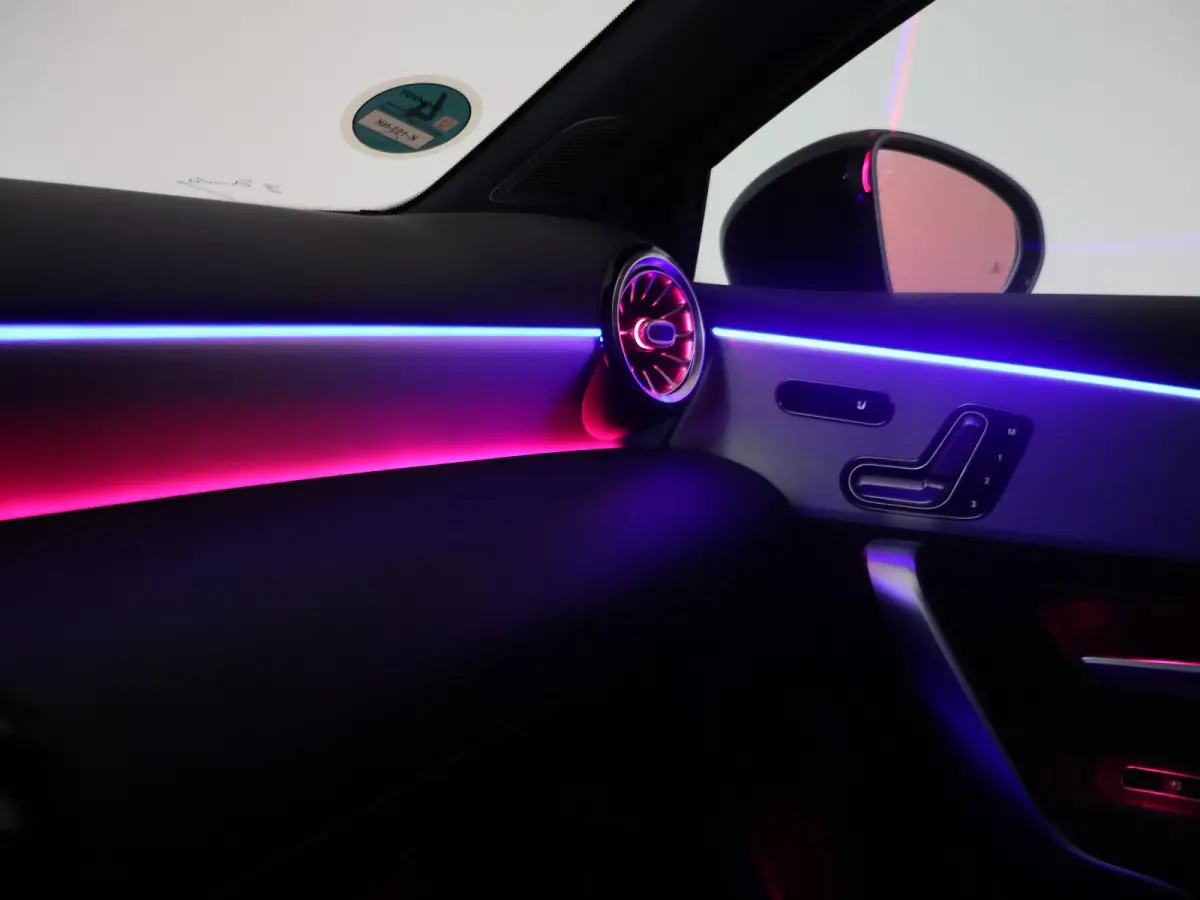 250e AMG SPORT + PANORAMA | MEMORY | TREKHAAK | SFEERVERLICHTING | CAMERA | STOELVERWARMING
