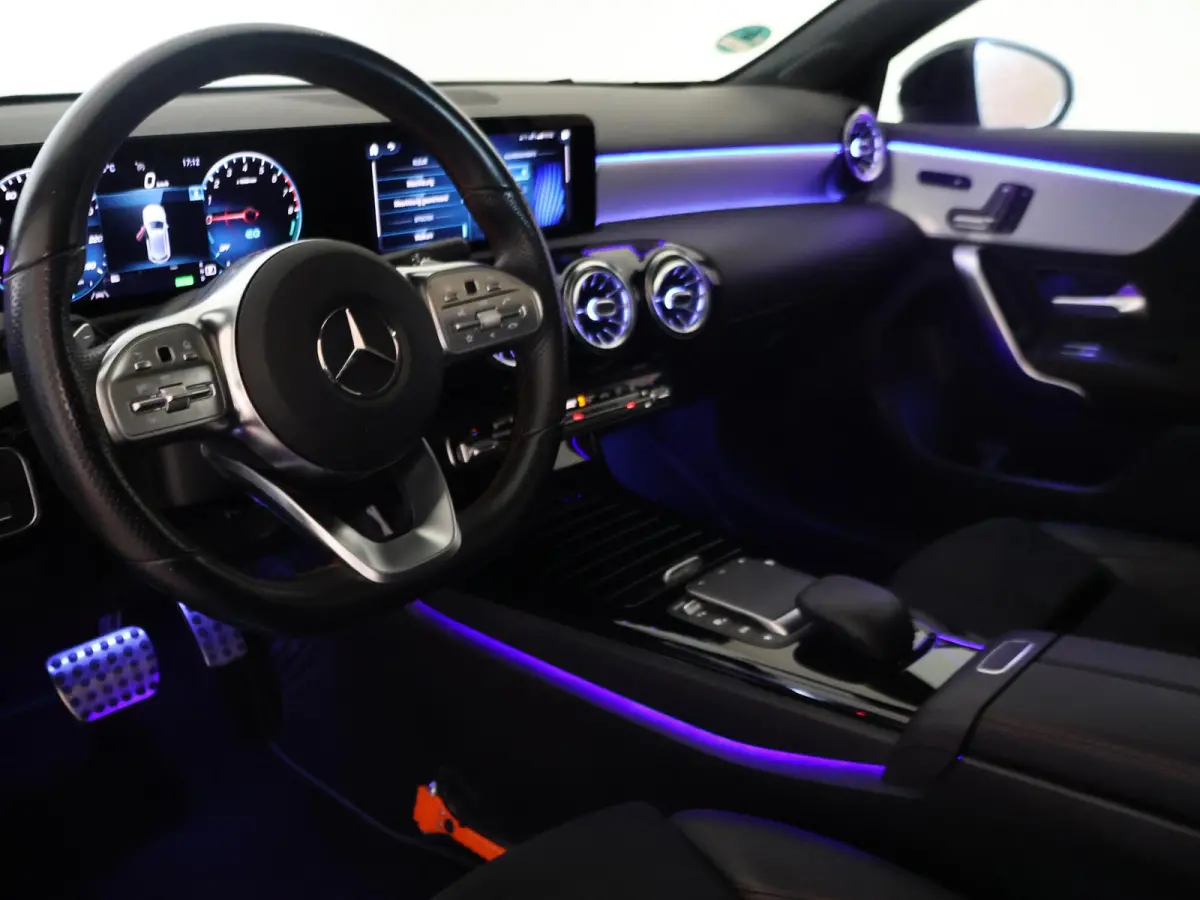 250e AMG SPORT + PANORAMA | MEMORY | TREKHAAK | SFEERVERLICHTING | CAMERA | STOELVERWARMING