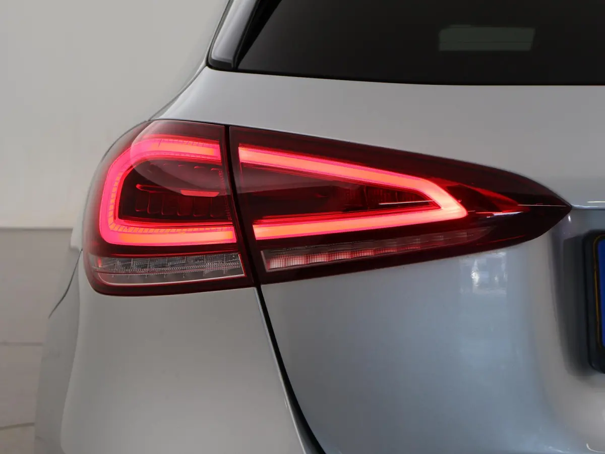 250e AMG SPORT + PANORAMA | MEMORY | TREKHAAK | SFEERVERLICHTING | CAMERA | STOELVERWARMING