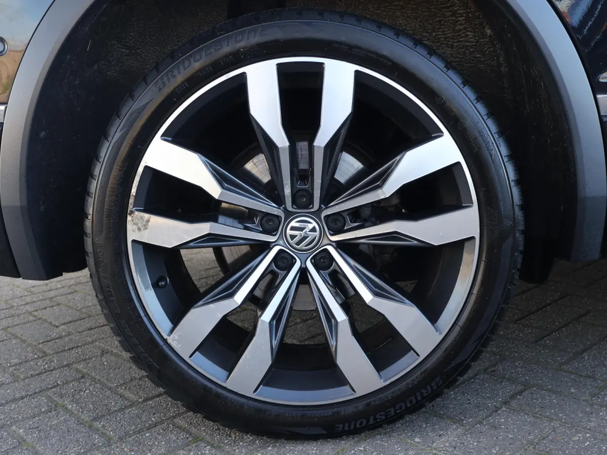 1.5 TSI DSG 7-PERS. R-LINE + PANORAMA | DYNAUDIO | MASSAGE | VIRTUAL COCKPIT | ELEK. TREKHAAK | STOEL/STUURVERW. | CAMERA | 20 INCH