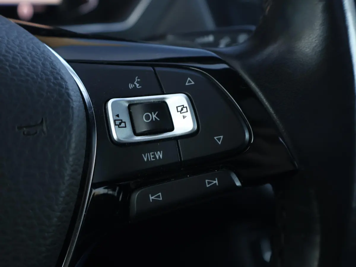 1.5 TSI DSG 7-PERS. R-LINE + PANORAMA | DYNAUDIO | MASSAGE | VIRTUAL COCKPIT | ELEK. TREKHAAK | STOEL/STUURVERW. | CAMERA | 20 INCH