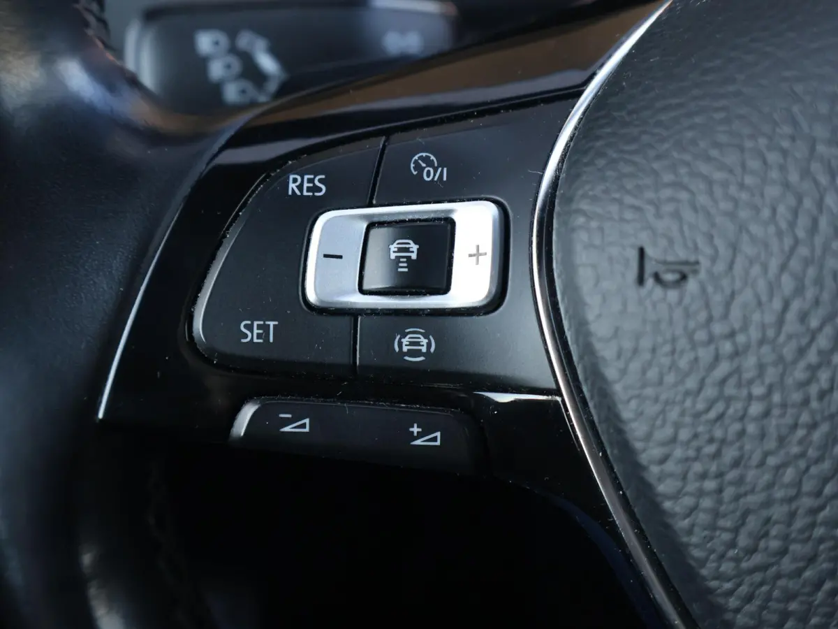 1.5 TSI DSG 7-PERS. R-LINE + PANORAMA | DYNAUDIO | MASSAGE | VIRTUAL COCKPIT | ELEK. TREKHAAK | STOEL/STUURVERW. | CAMERA | 20 INCH