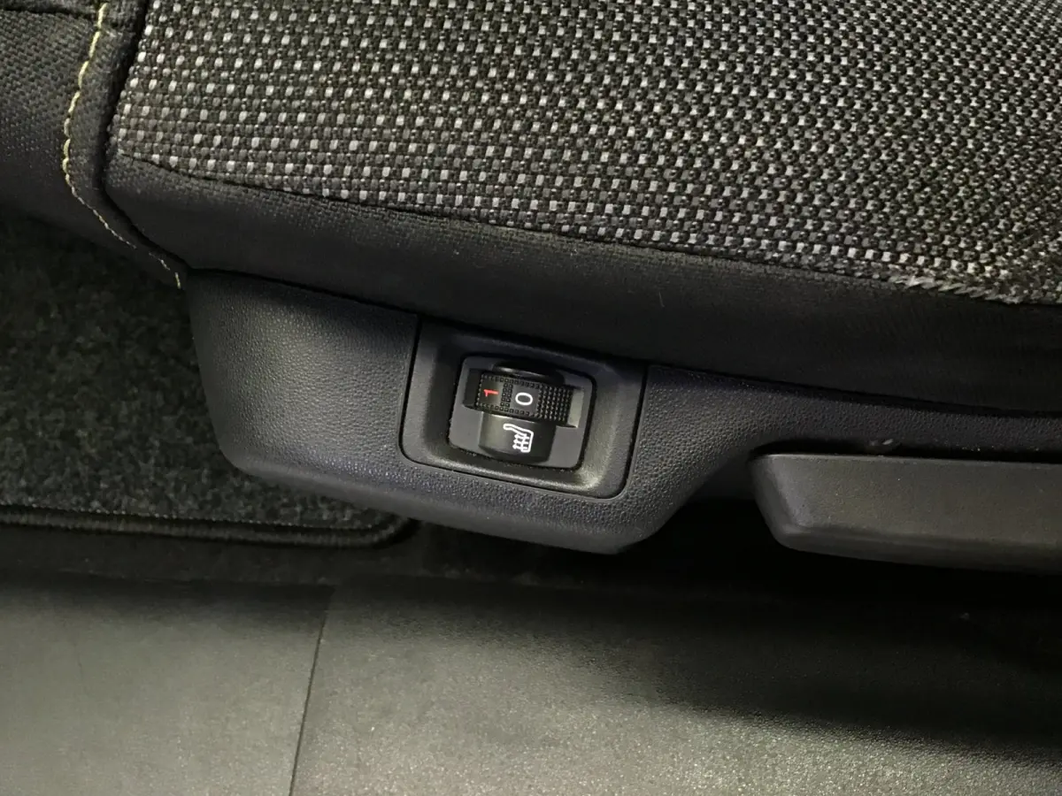 1.2 PureTech Feel I New Apk + Koppeling + Kln Brt I Clima I Cruise I Led Carplay I Navi I Led I Lane assist I Bt I Usb