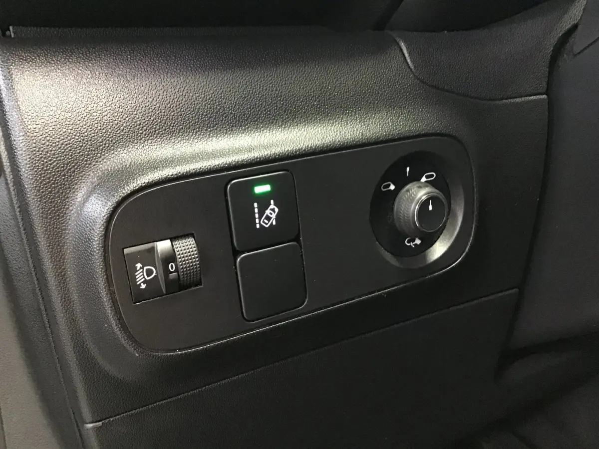 1.2 PureTech Feel I New Apk + Koppeling + Kln Brt I Clima I Cruise I Led Carplay I Navi I Led I Lane assist I Bt I Usb