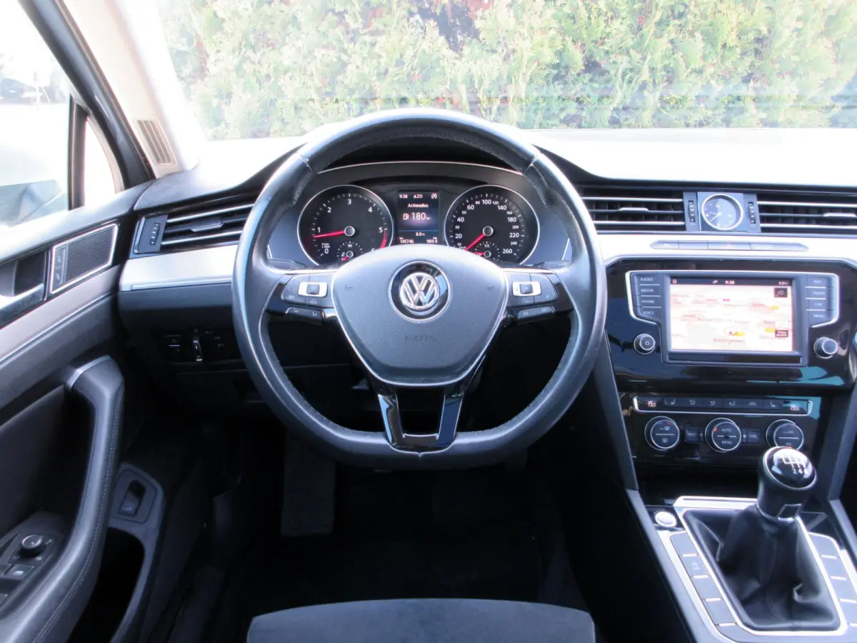 1.6 TDI Connected + * Panorama *