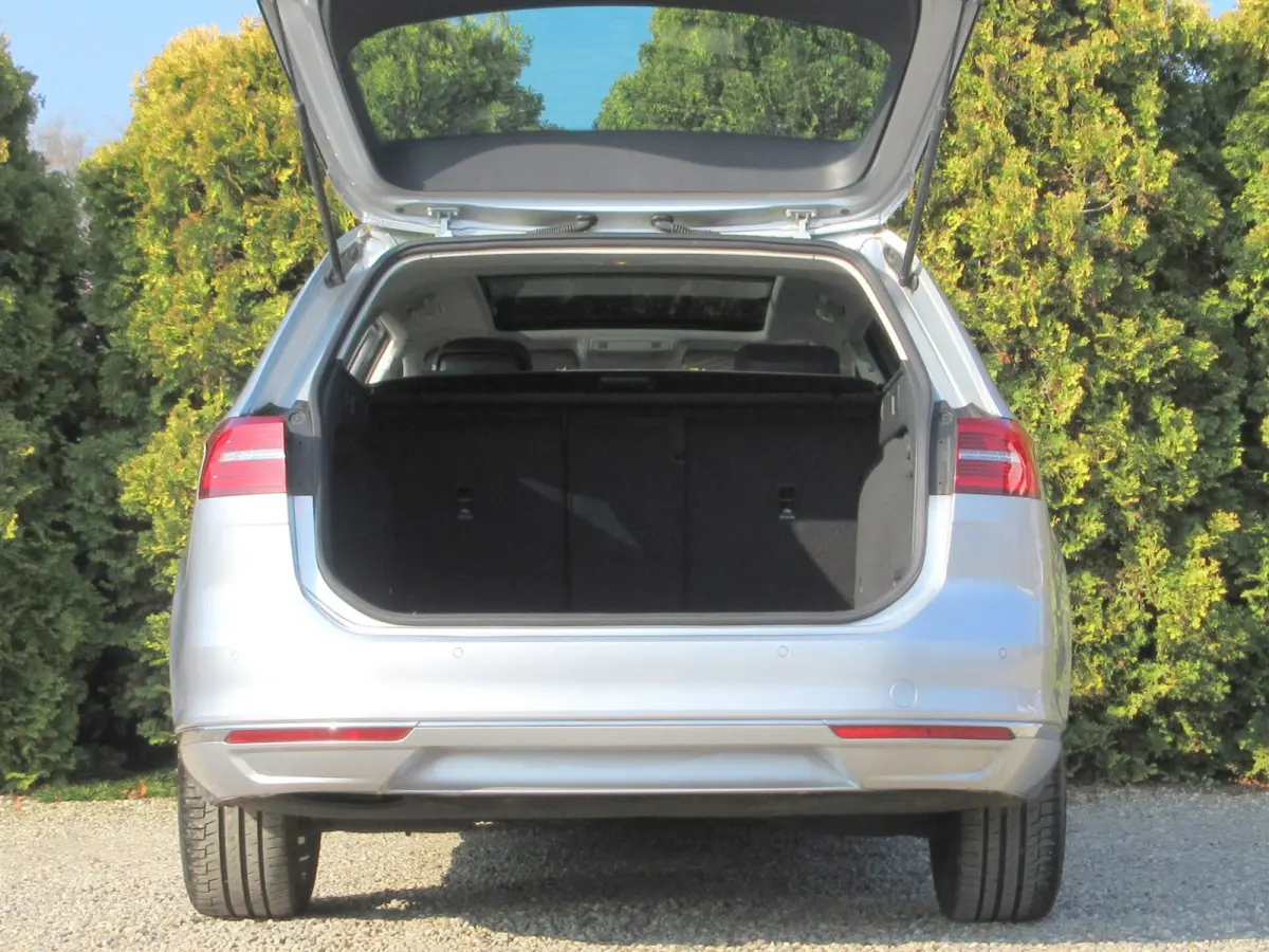 1.6 TDI Connected + * Panorama *