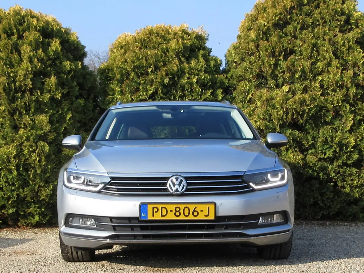 1.6 TDI Connected + * Panorama *