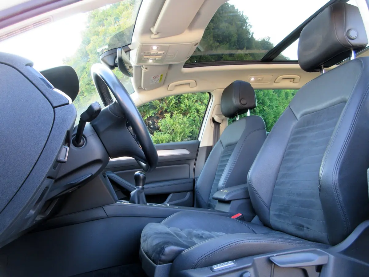 1.6 TDI Connected + * Panorama *