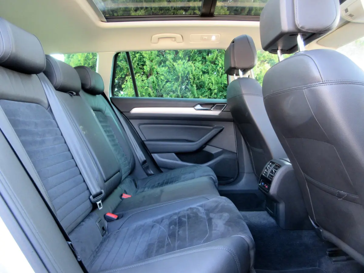 1.6 TDI Connected + * Panorama *