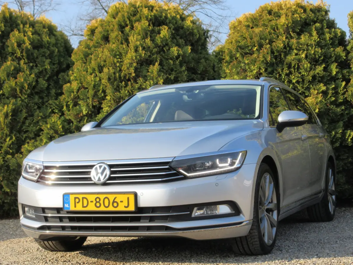 1.6 TDI Connected + * Panorama *