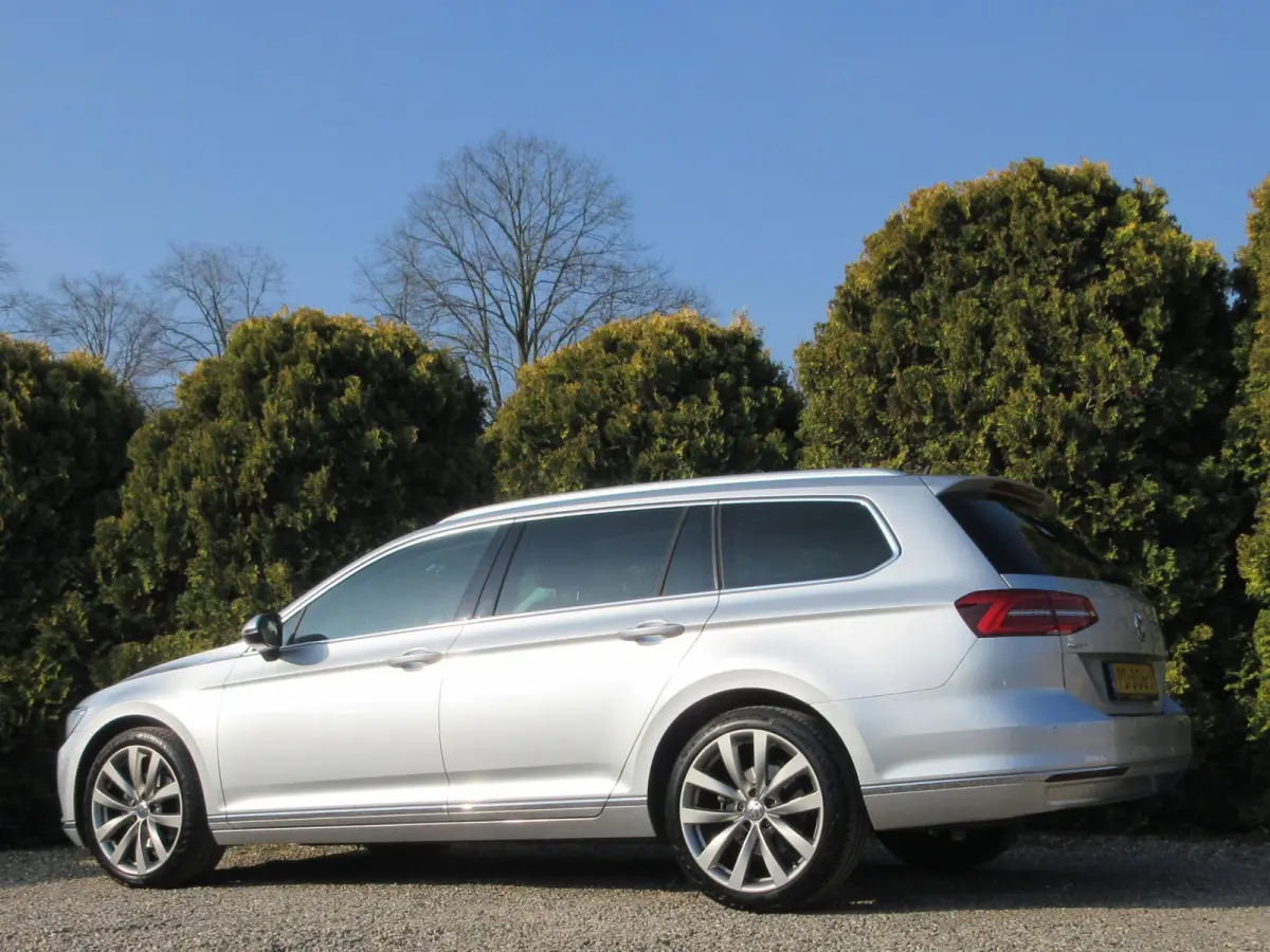 1.6 TDI Connected + * Panorama *