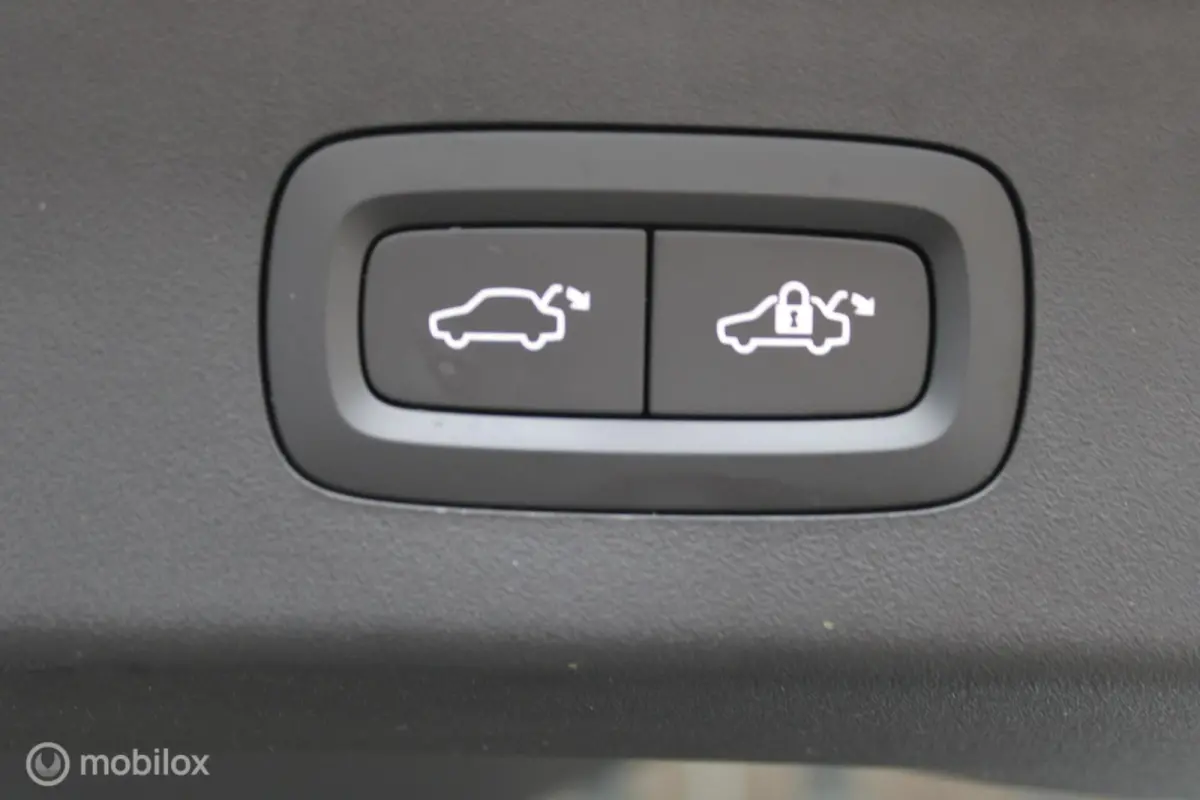 1.5 Plug-in Hybrid, Panoramadak, Stoelverwarming, Clima, Cruise, Pdc + Camera, Navi, App connect, Donker glas,