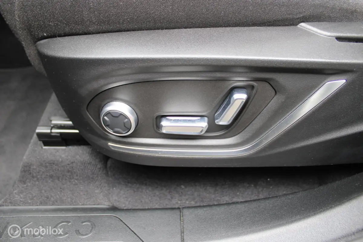 1.5 Plug-in Hybrid, Panoramadak, Stoelverwarming, Clima, Cruise, Pdc + Camera, Navi, App connect, Donker glas,