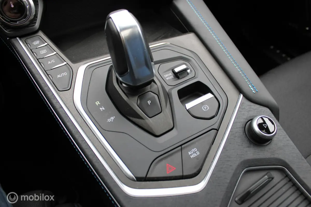 1.5 Plug-in Hybrid, Panoramadak, Stoelverwarming, Clima, Cruise, Pdc + Camera, Navi, App connect, Donker glas,
