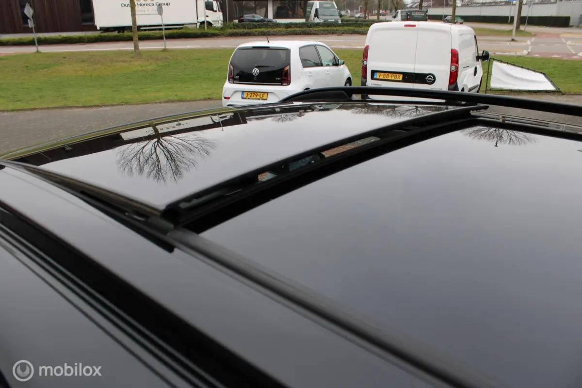 1.5 Plug-in Hybrid, Panoramadak, Stoelverwarming, Clima, Cruise, Pdc + Camera, Navi, App connect, Donker glas,