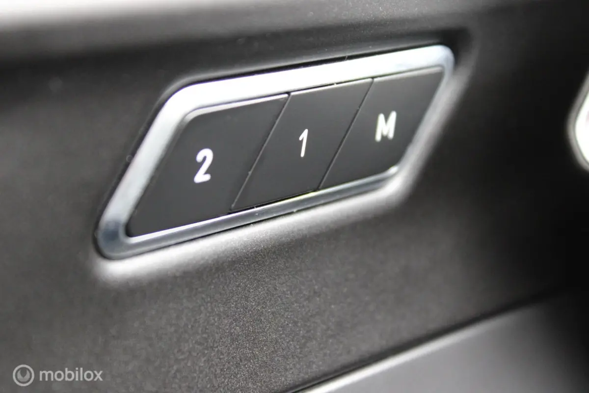 1.5 Plug-in Hybrid, Panoramadak, Stoelverwarming, Clima, Cruise, Pdc + Camera, Navi, App connect, Donker glas,